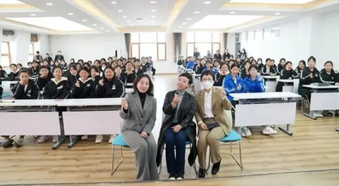 长春国贸学校韩国光州女子大学行莅临我校参观考察 图3