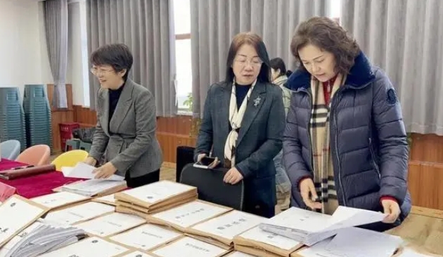 李桢校长主持召开长春国贸学校期末工作总结会 图2 李桢校长主持召开长春国贸学校期末工作总结会 图2