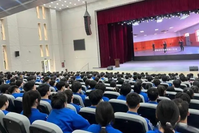 长春国贸中专艺术与教育学院举办优秀毕业生经验交流分享会！