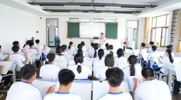 长春国贸综合高中部召开初校务会议！ 图2